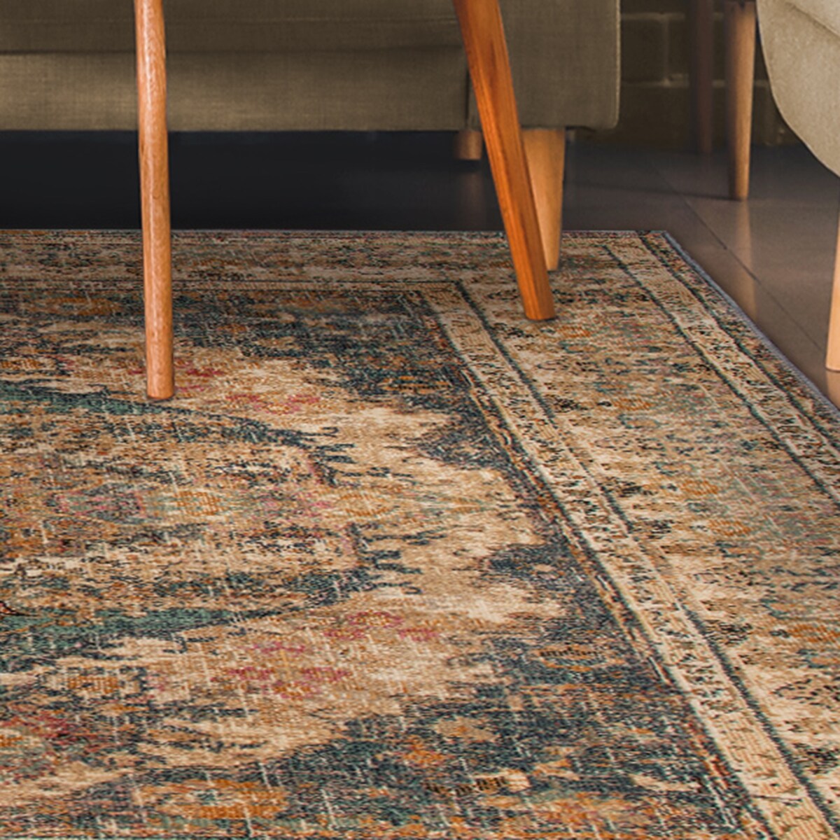 Superior Hestia Traditional Floral Medallion Indoor Area Rug