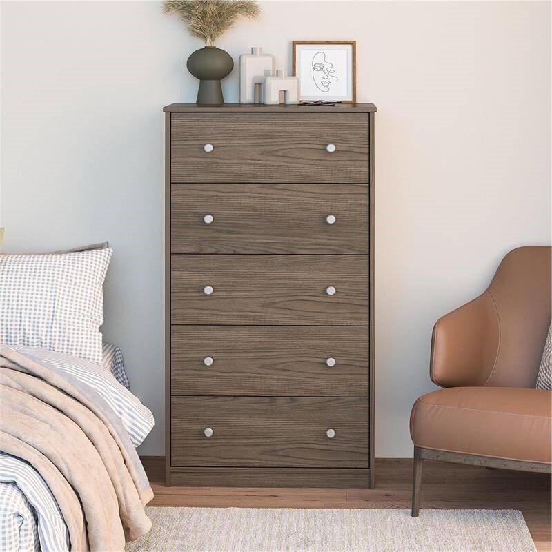 Modern 5-Drawer Bedroom Chest Dresser in Wood Finish