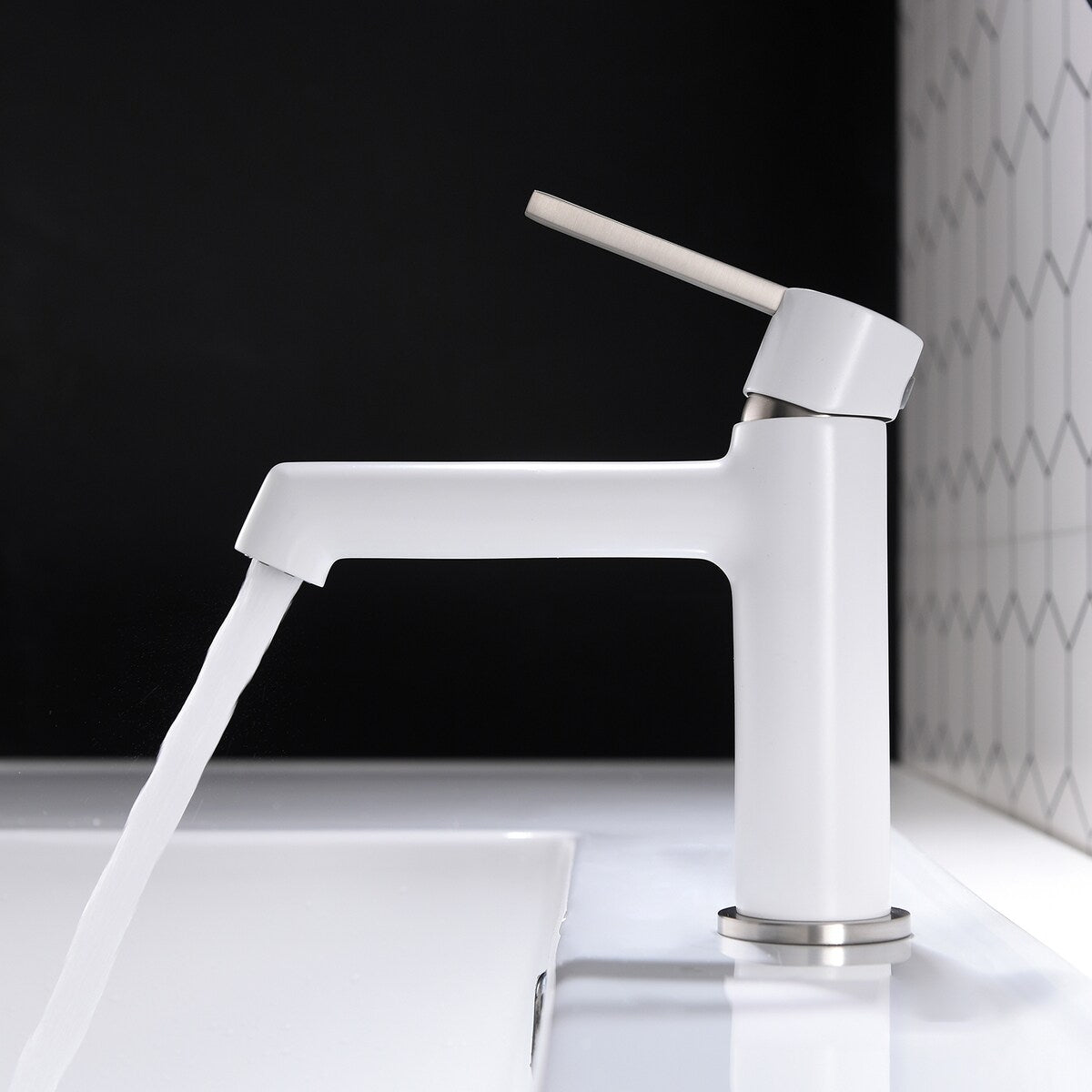 Modern Bathroom Sink Faucet Single Handle and 1 Hole