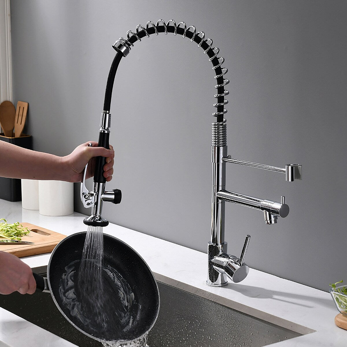 Modern Single Handle Pull-down Kitchen Sink Faucet
