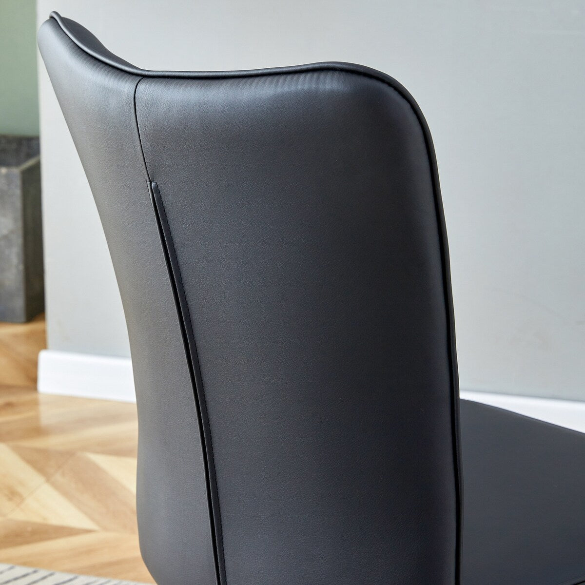 Modern minimalist 4-piece set of faux leather dining chairs and office chairs