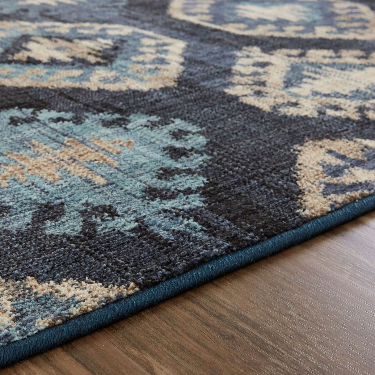 Mohawk Home Metropolitan Ion Medallion Area Rug