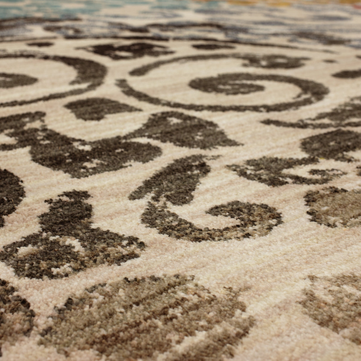 Mohawk Home Metropolitan Renne Floral Swirl Area Rug