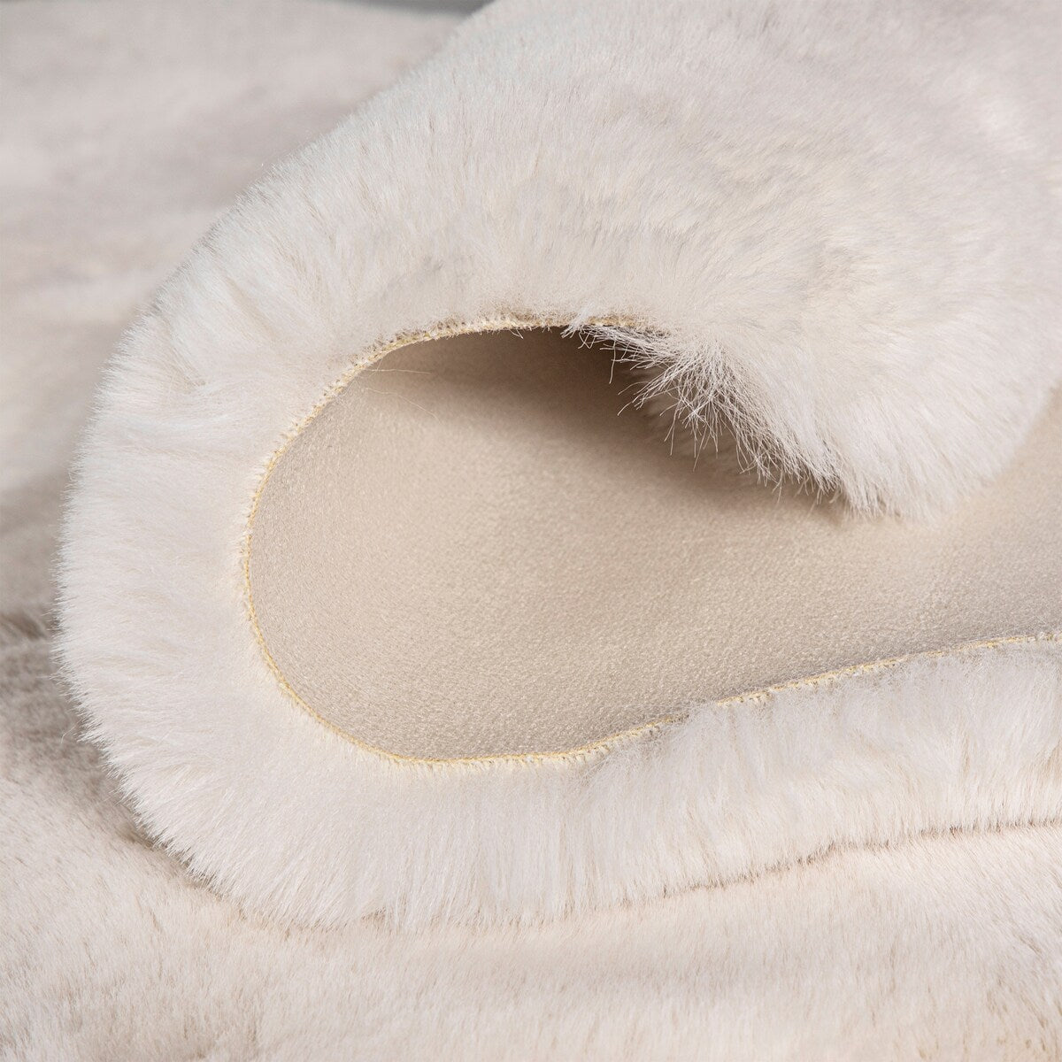 Mon Chateau Luxury Collection 29" x 44" Luxe Faux Fur Rug - 44"L x 29"W x 44"H