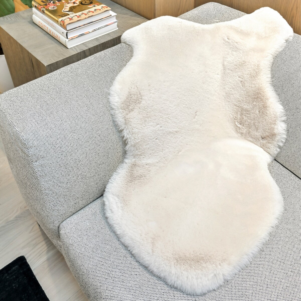 Mon Chateau Luxury Collection 29" x 44" Luxe Faux Fur Rug - 44"L x 29"W x 44"H