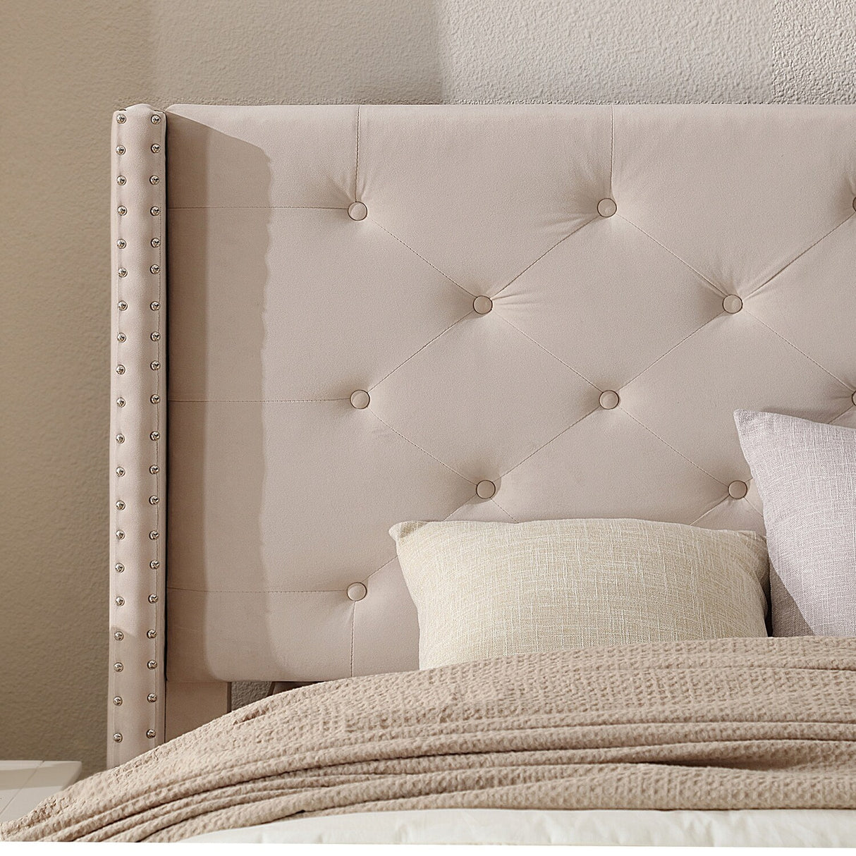 Morden Fort Queen Size Velvet Upholstered Platform Bed Frame with 6 inches Metal Legs