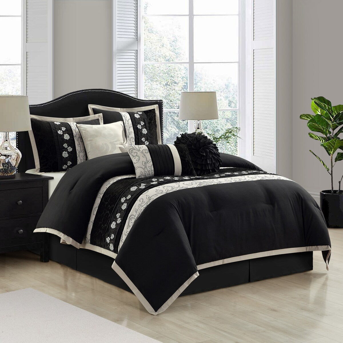 Nanshing Stella Black 7-Piece Roses Design Comforter Set