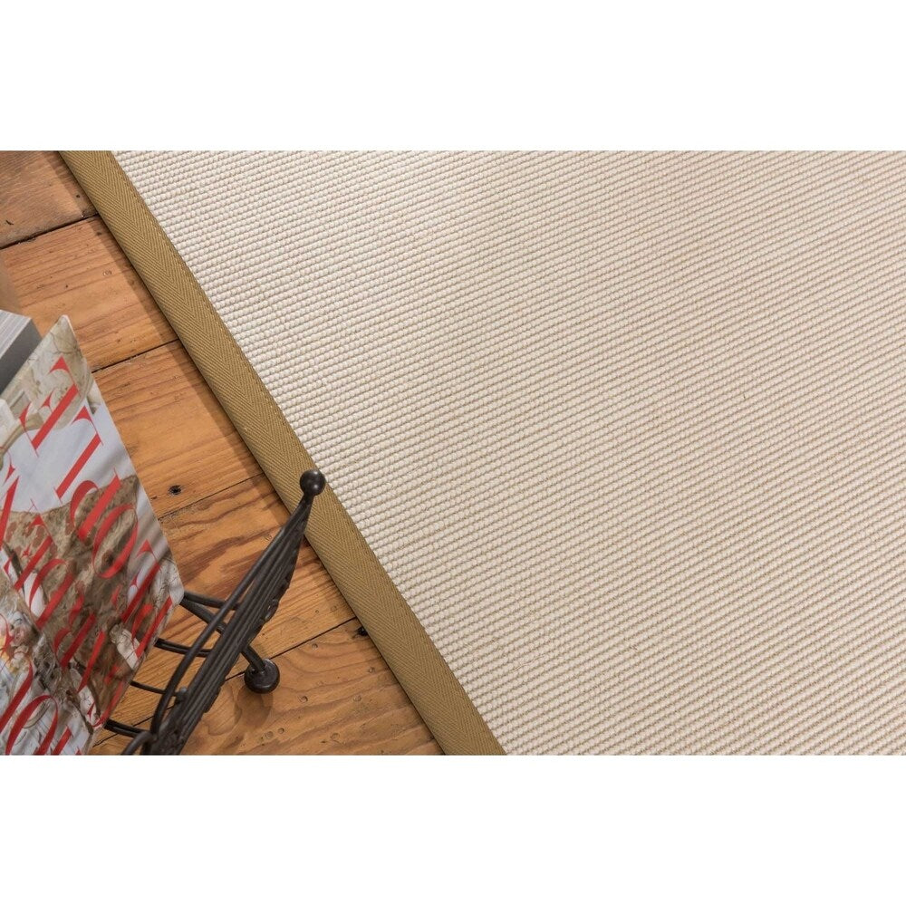Natural Area Rugs 100%, Natural Fiber Handmade Icon, White Wool/Sisal Rug, Squirrel Border - 6' x 9'