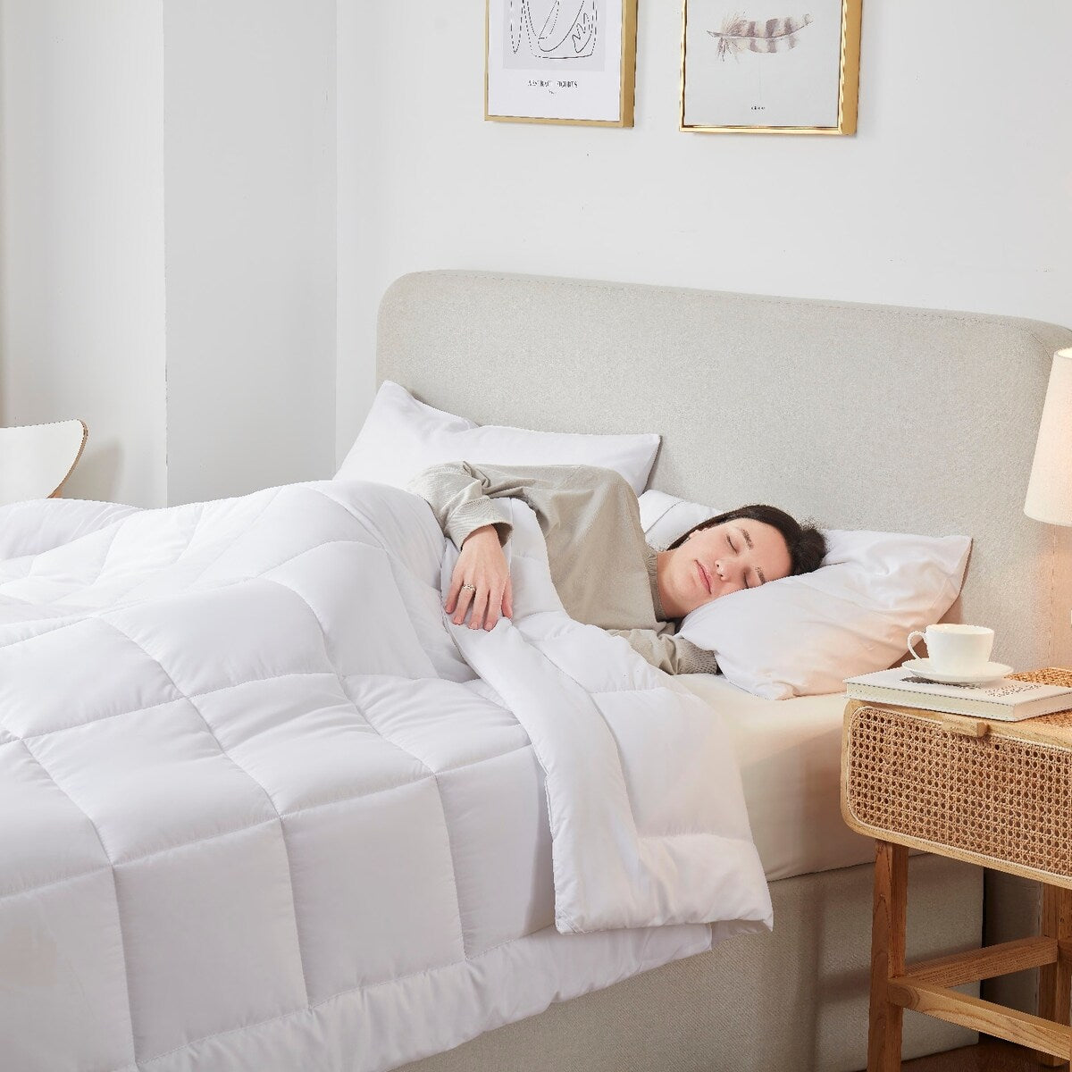 Nestl All Season Lightweight Down Alternative Comforter