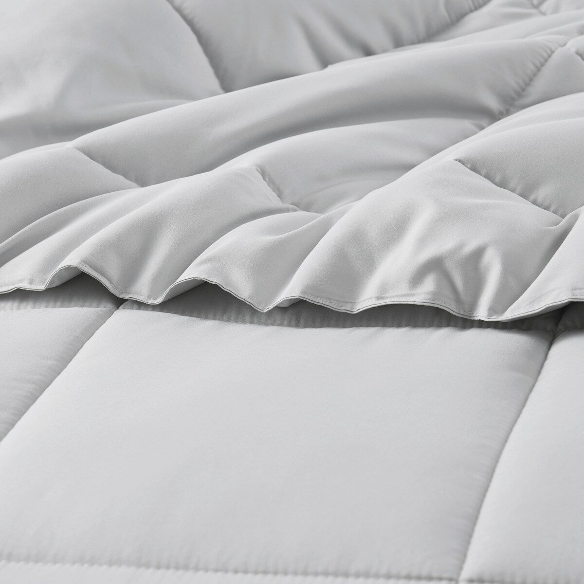 Nestl All Season Lightweight Down Alternative Comforter
