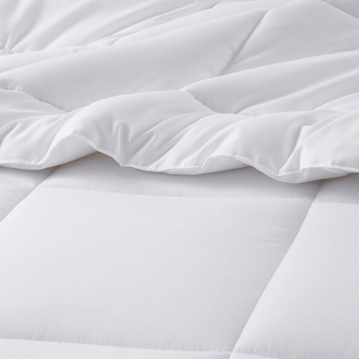Nestl All Season Lightweight Down Alternative Comforter