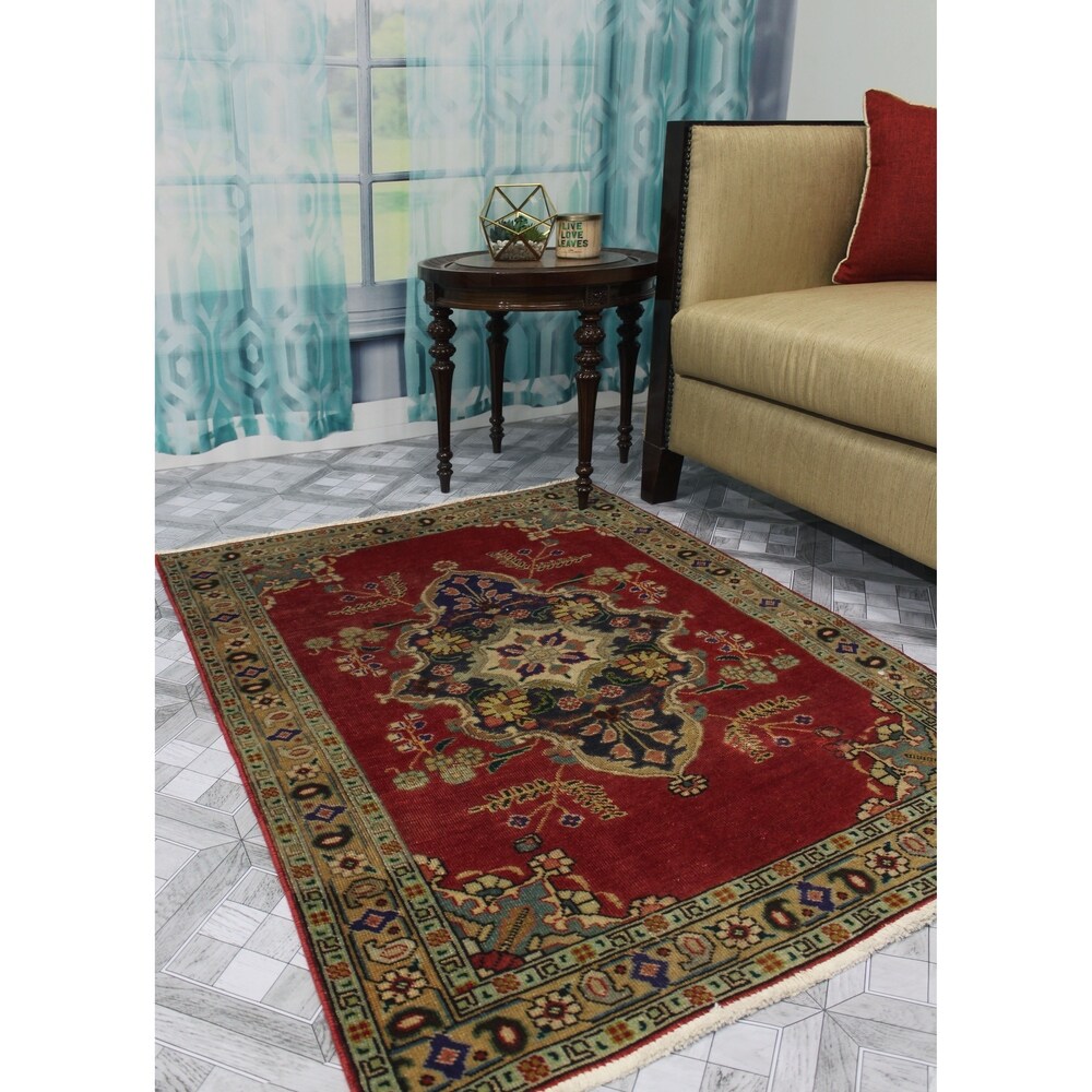 Noori Rug Vintage Distressed Tyrone Red/Lt. Green Rug - 3'4" x 4'7"