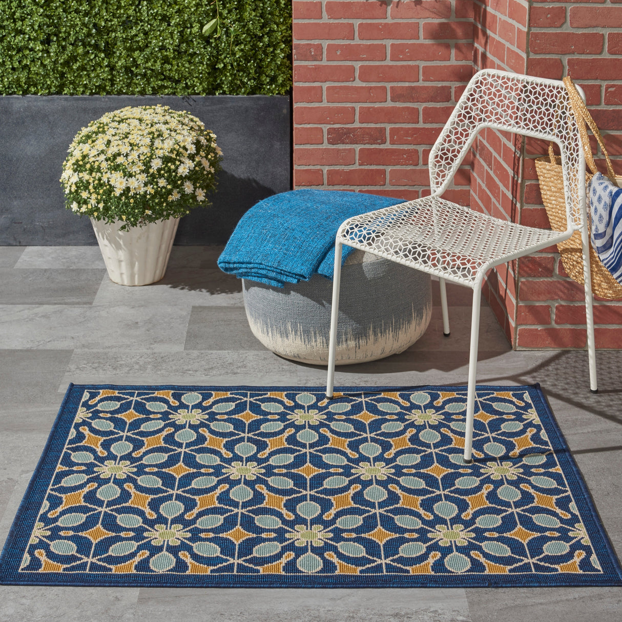 Nourison Caribbean Contemporary Floral Indoor/ Outdoor Area Rug
