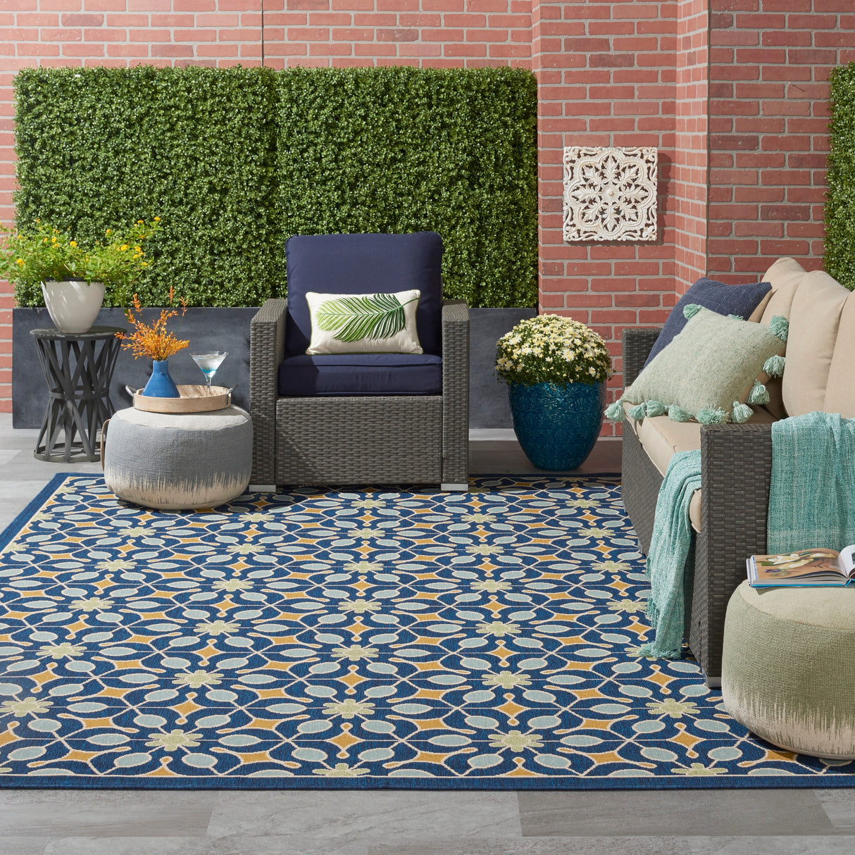 Nourison Caribbean Contemporary Floral Indoor/ Outdoor Area Rug