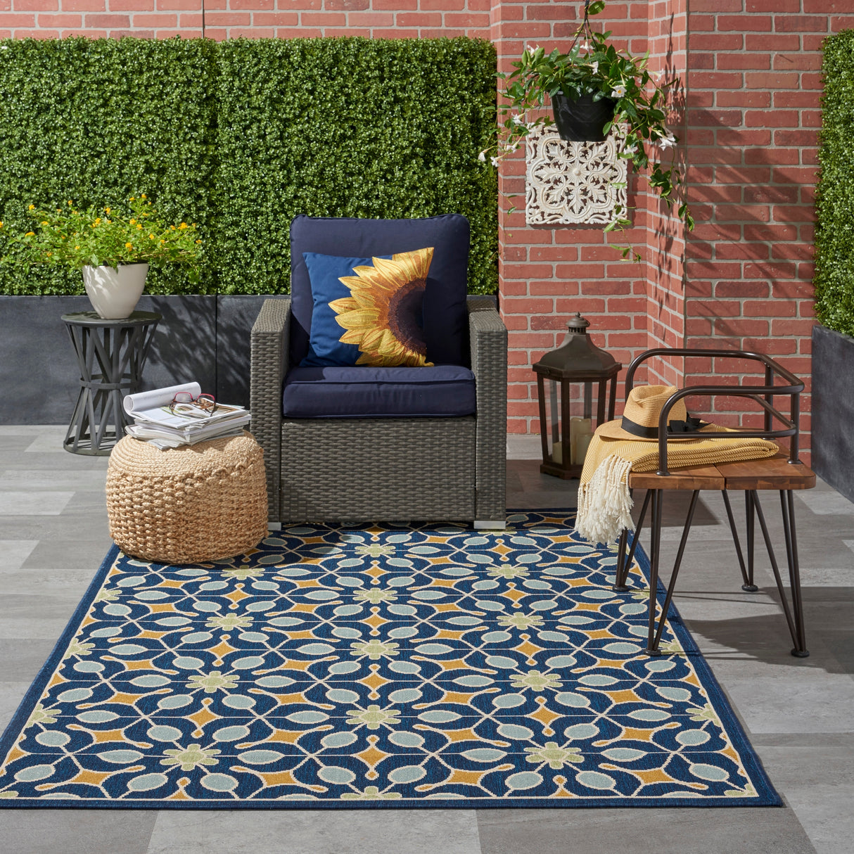 Nourison Caribbean Contemporary Floral Indoor/ Outdoor Area Rug