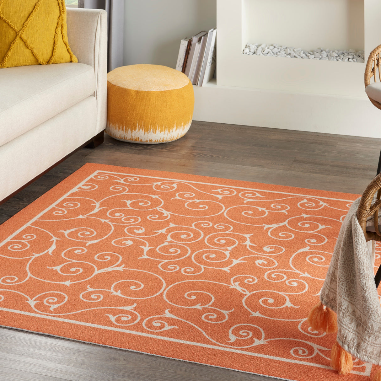 Nourison Scrolling Ivory Vines Indoor/ Outdoor Area Rug