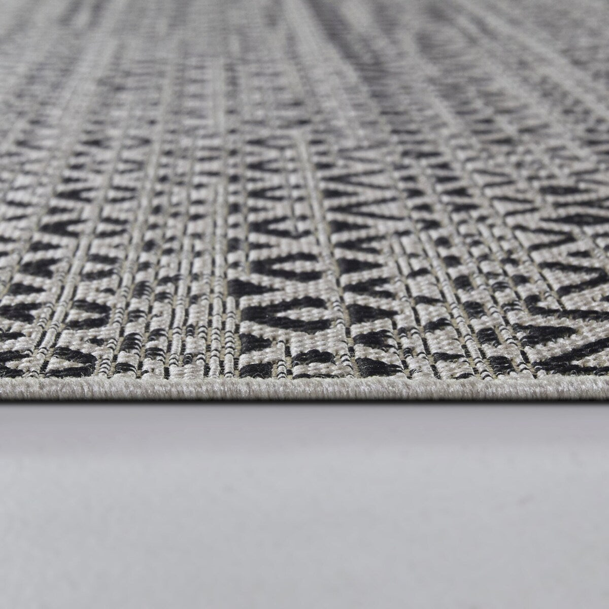 Novarro Recycled Geometric Indoor/Outdoor Area Rug