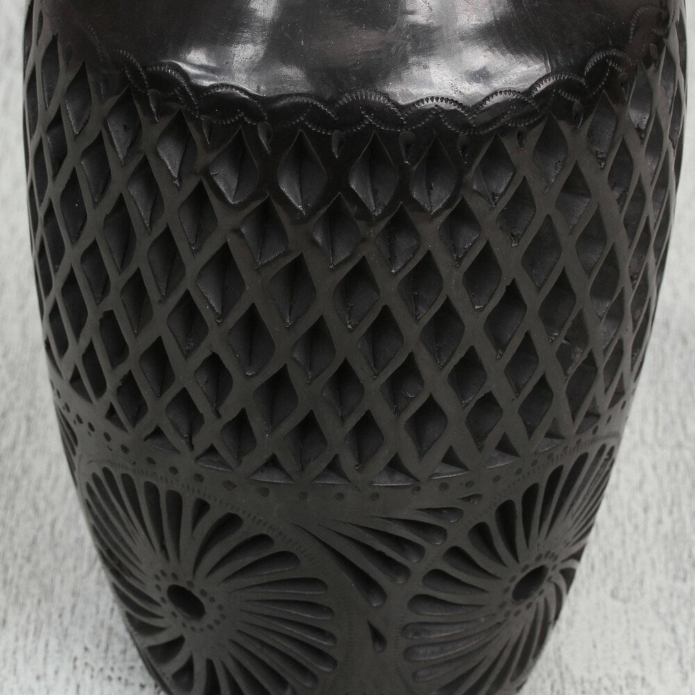 Handmade Black Mexican Heirloom Ceramic Decorative Vase (Mexico)