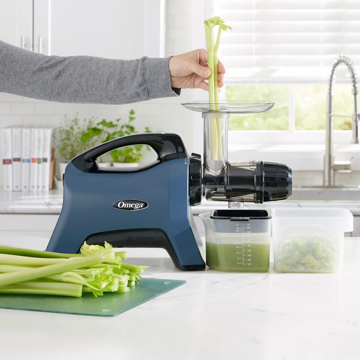 Omega Medical Medium Slow Masticating Juicer, 200W