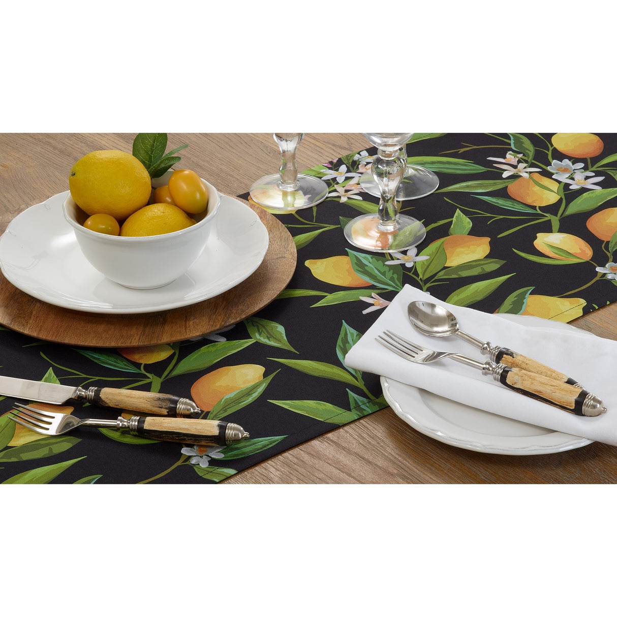 Outdoor Table Runner With Lemon Design