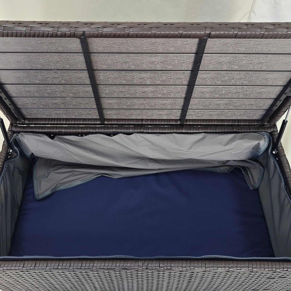 Outsunny Outdoor Wicker Storage Bench Deck Box, PE Rattan Patio Furniture Pool Storage Bin Container
