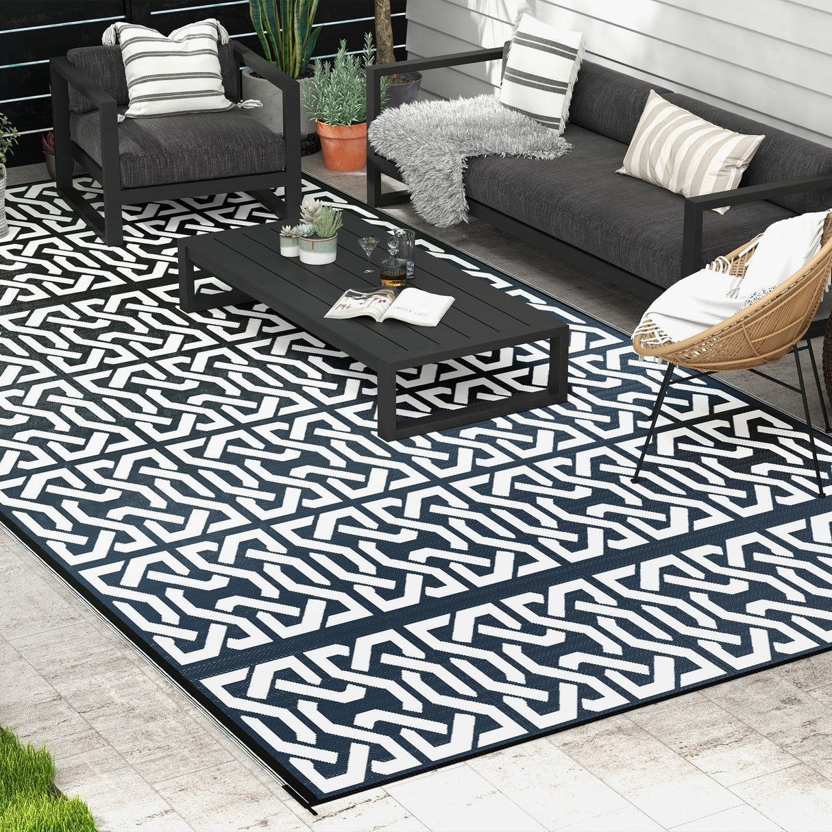Outsunny Reversible Outdoor Rug, 9' x 18' Waterproof Plastic Straw Floor Mat, Portable RV Camping Carpet - 9' x 18'