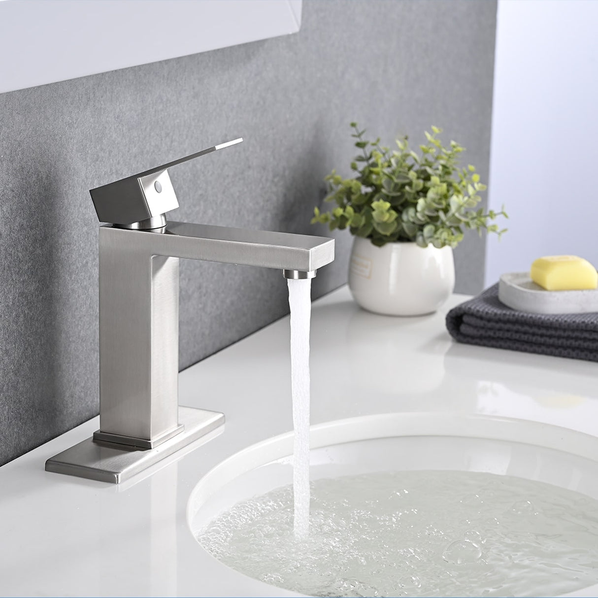 PROOX Single Bathroom Sink Faucet with Drain Assembly