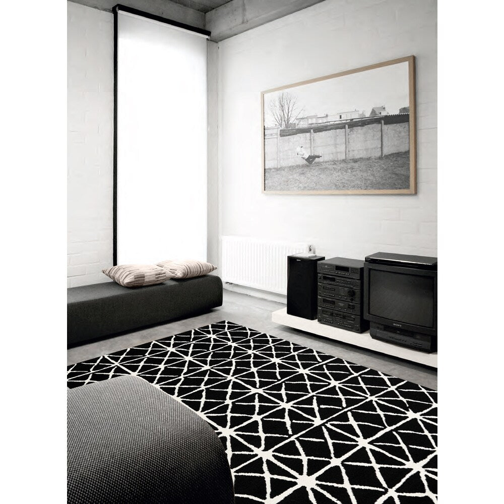 Pace Black/ White Grid Rug (2'8 x 4'11) - 2'8" x 4'11"