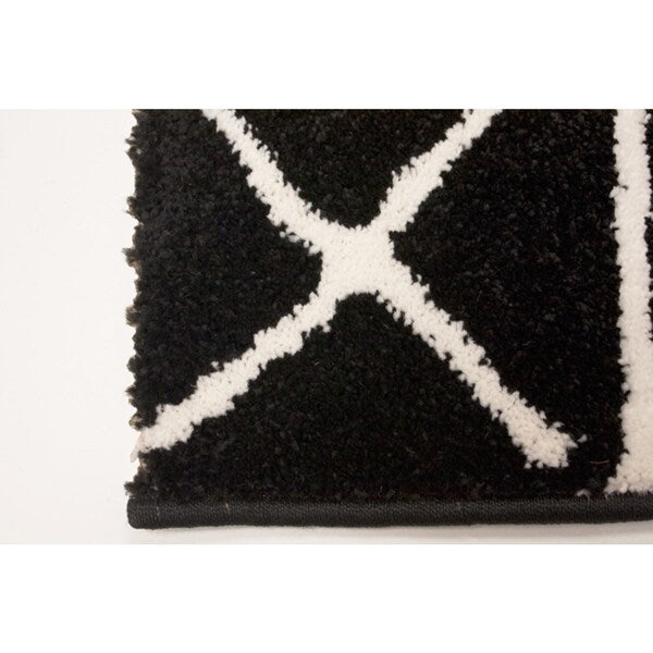Pace Black/ White Grid Rug (2'8 x 4'11) - 2'8" x 4'11"