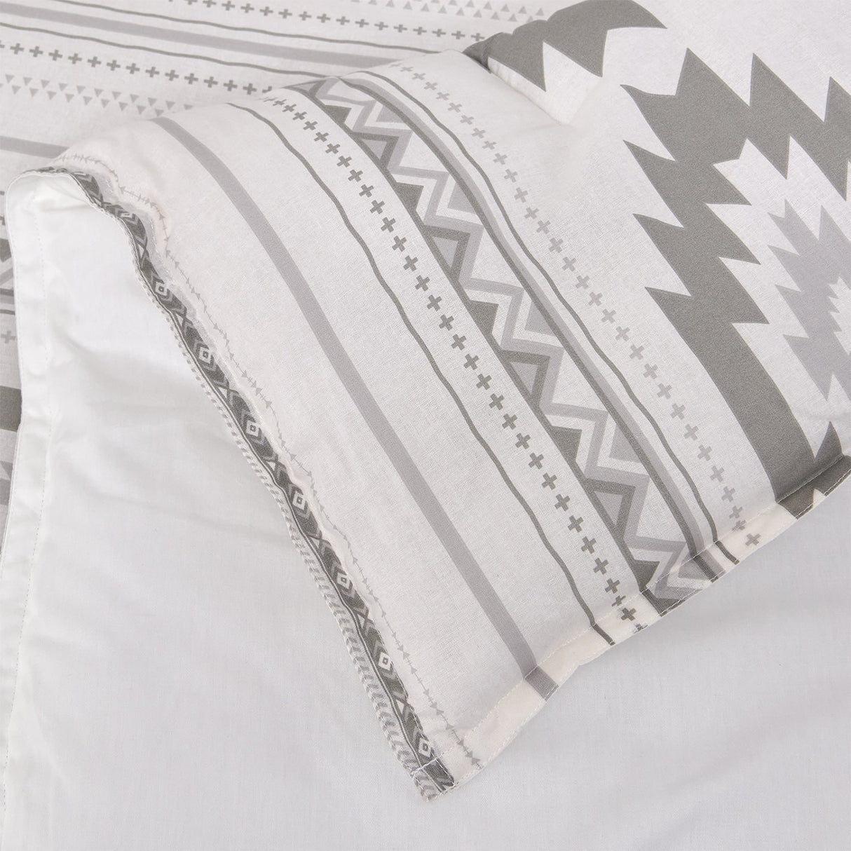 Paseo Road by HiEnd Accents Free Spirit Southwestern Aztec Comforter Set, 4PC