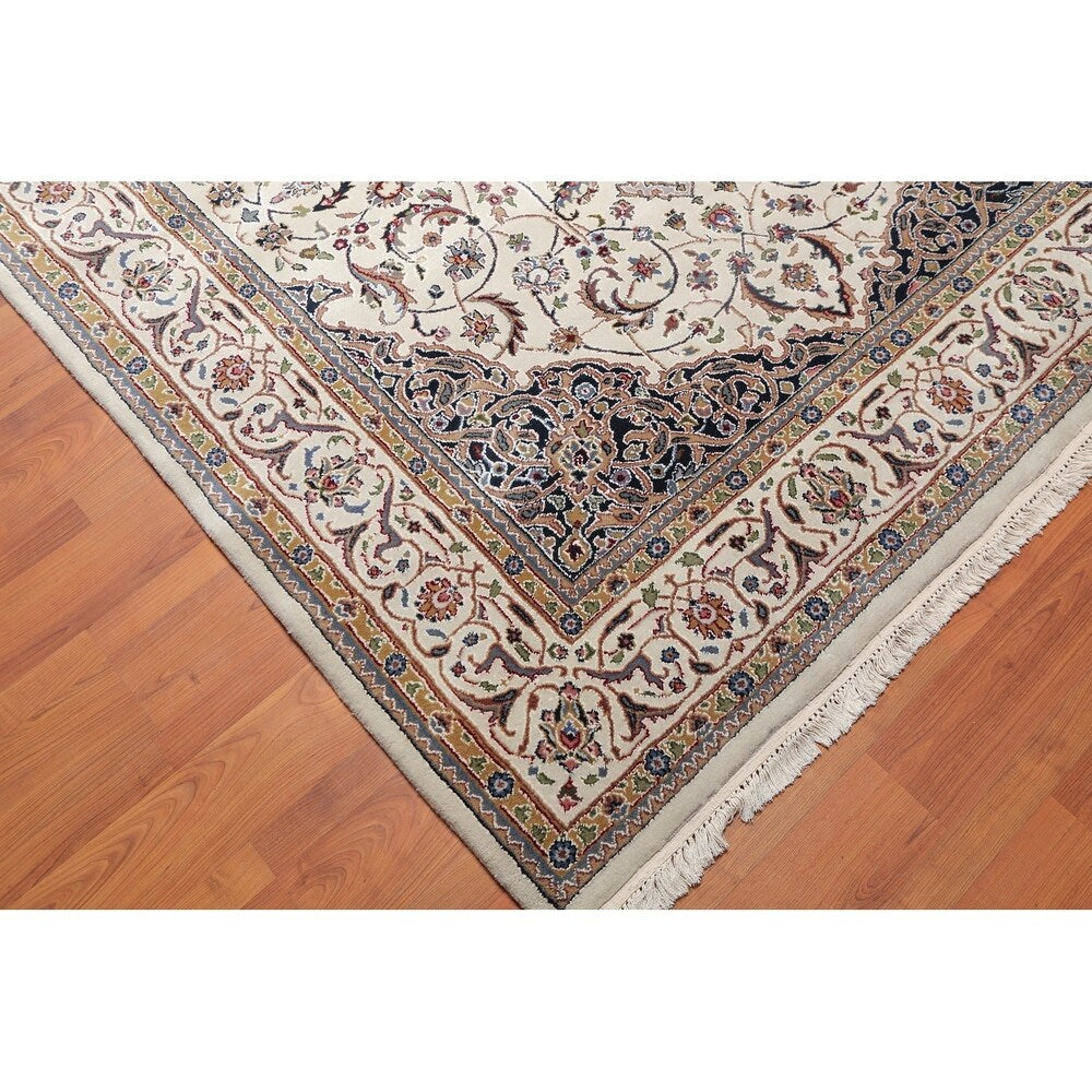 Nain Hand Knotted Wool & Silk Indo Persian Oriental Area Rug (6'6"x8') - 6'6" x 8'