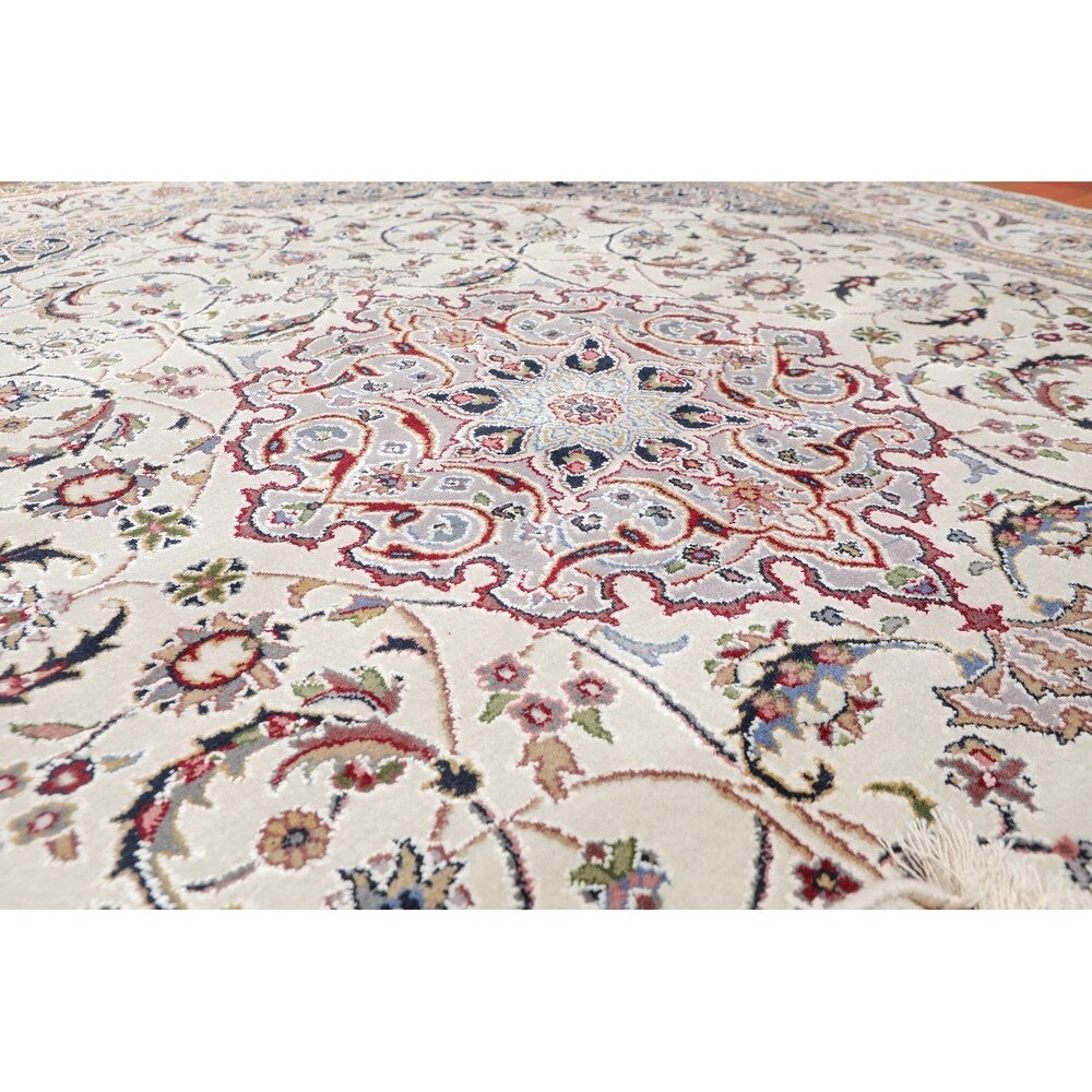 Nain Hand Knotted Wool & Silk Indo Persian Oriental Area Rug (6'6"x8') - 6'6" x 8'