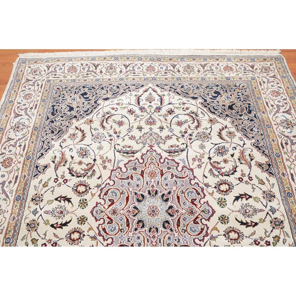 Nain Hand Knotted Wool & Silk Indo Persian Oriental Area Rug (6'6"x8') - 6'6" x 8'