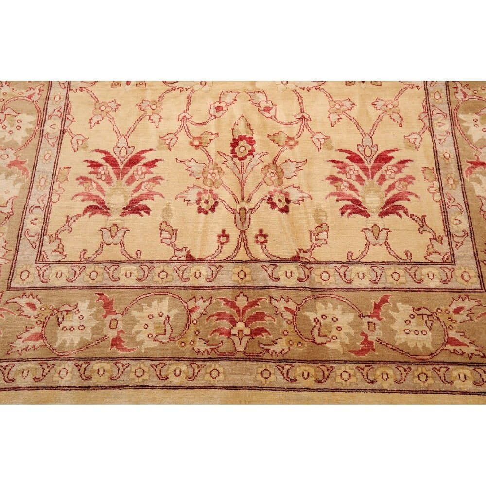 Peshawar Hand Knotted Wool Oriental Area Rug (6'1"x9'11') - 6'1" x 9'11'