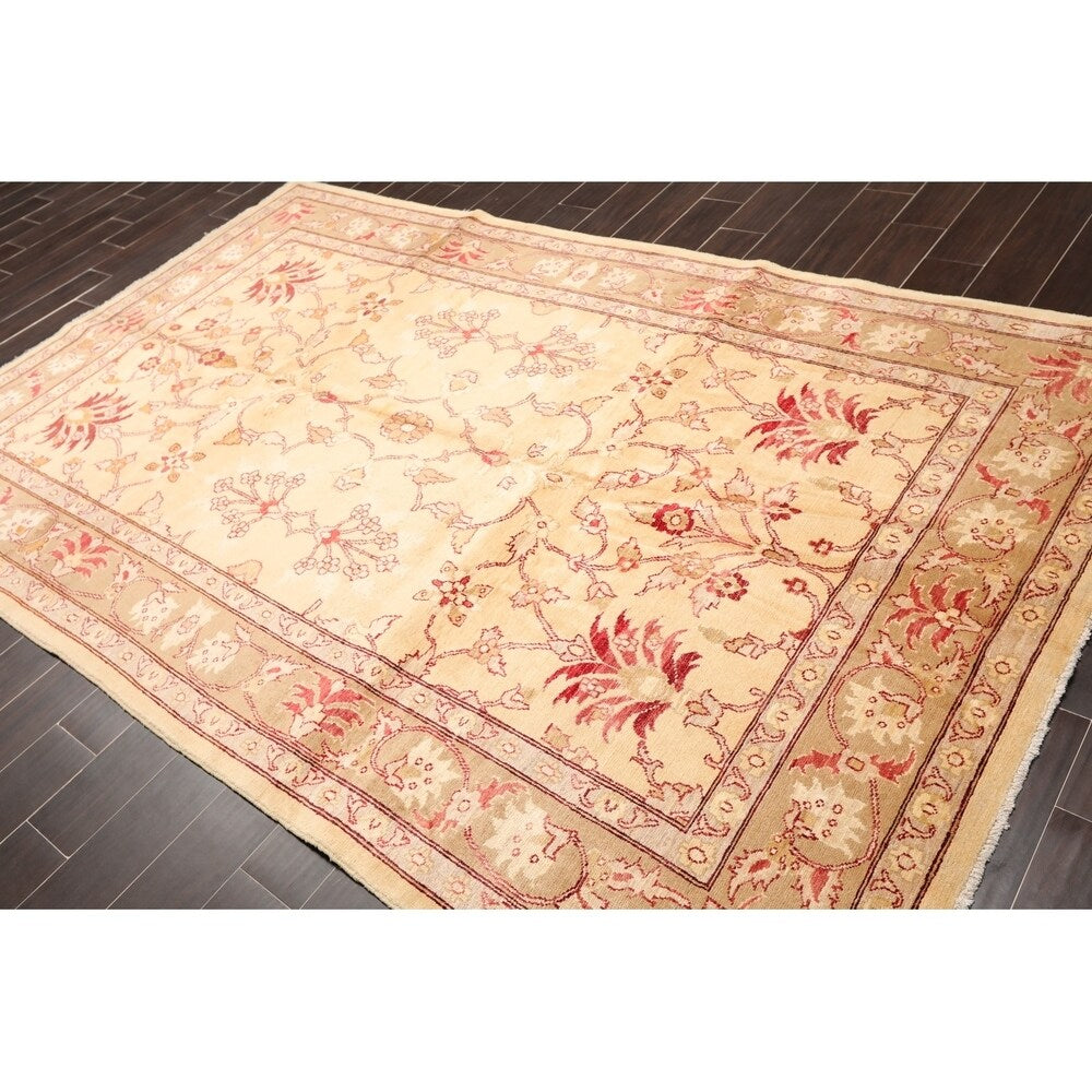 Peshawar Hand Knotted Wool Oriental Area Rug (6'1"x9'11') - 6'1" x 9'11'