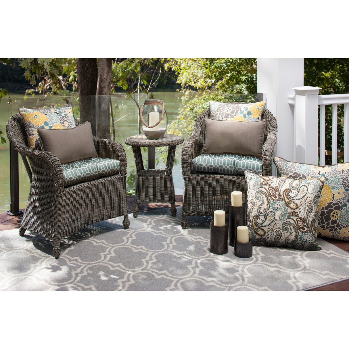 Pillow Perfect Outdoor Lois Vapor 16.5-inch Throw Pillow (Set of 2) - 16.5 X 16.5 X 5 - 16.5 X 16.5 X 5