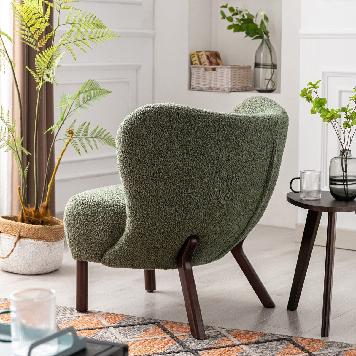 Plush Sherpa Wingback Accent Chair: Modern Design with Tufted Details, Cozy and Soft, Sturdy Solid Wood Legs