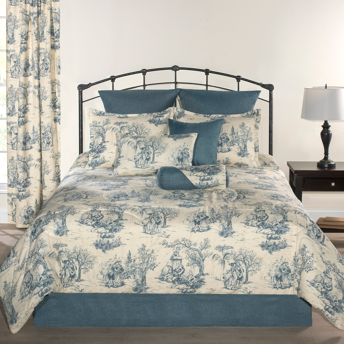 Provence Blue Toile quilt set