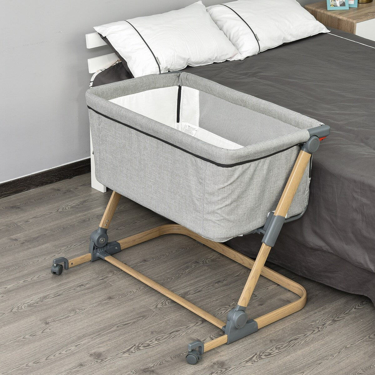 Qaba Bassinet Baby Folding and Adjustable Baby Crib for 0-5 Months with Easy Moving Wheels & 5 Height Levels