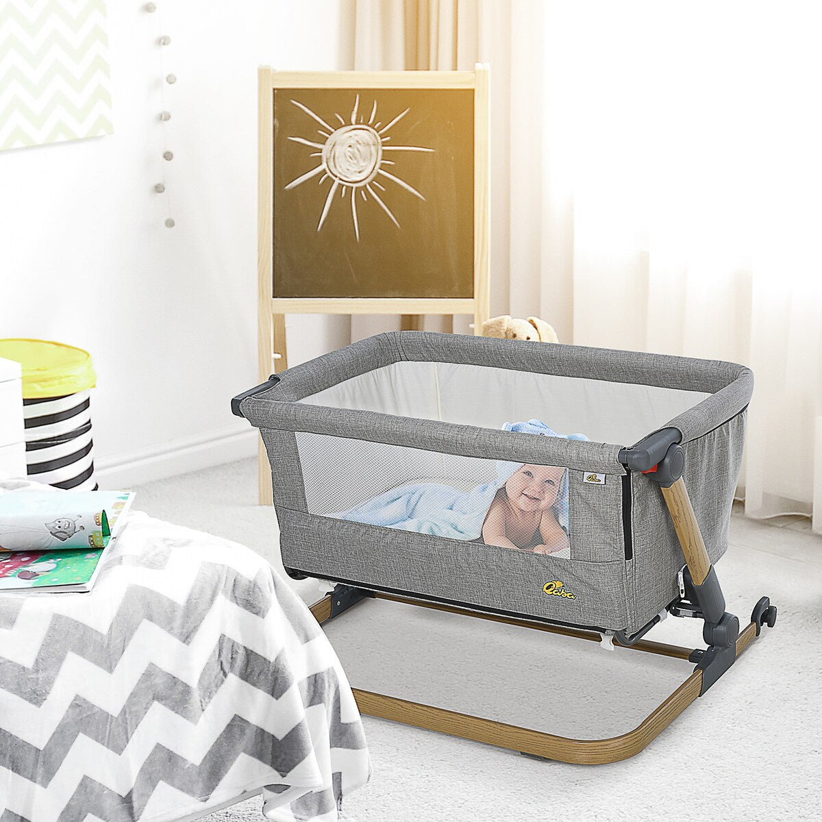 Qaba Bassinet Baby Folding and Adjustable Baby Crib for 0-5 Months with Easy Moving Wheels & 5 Height Levels