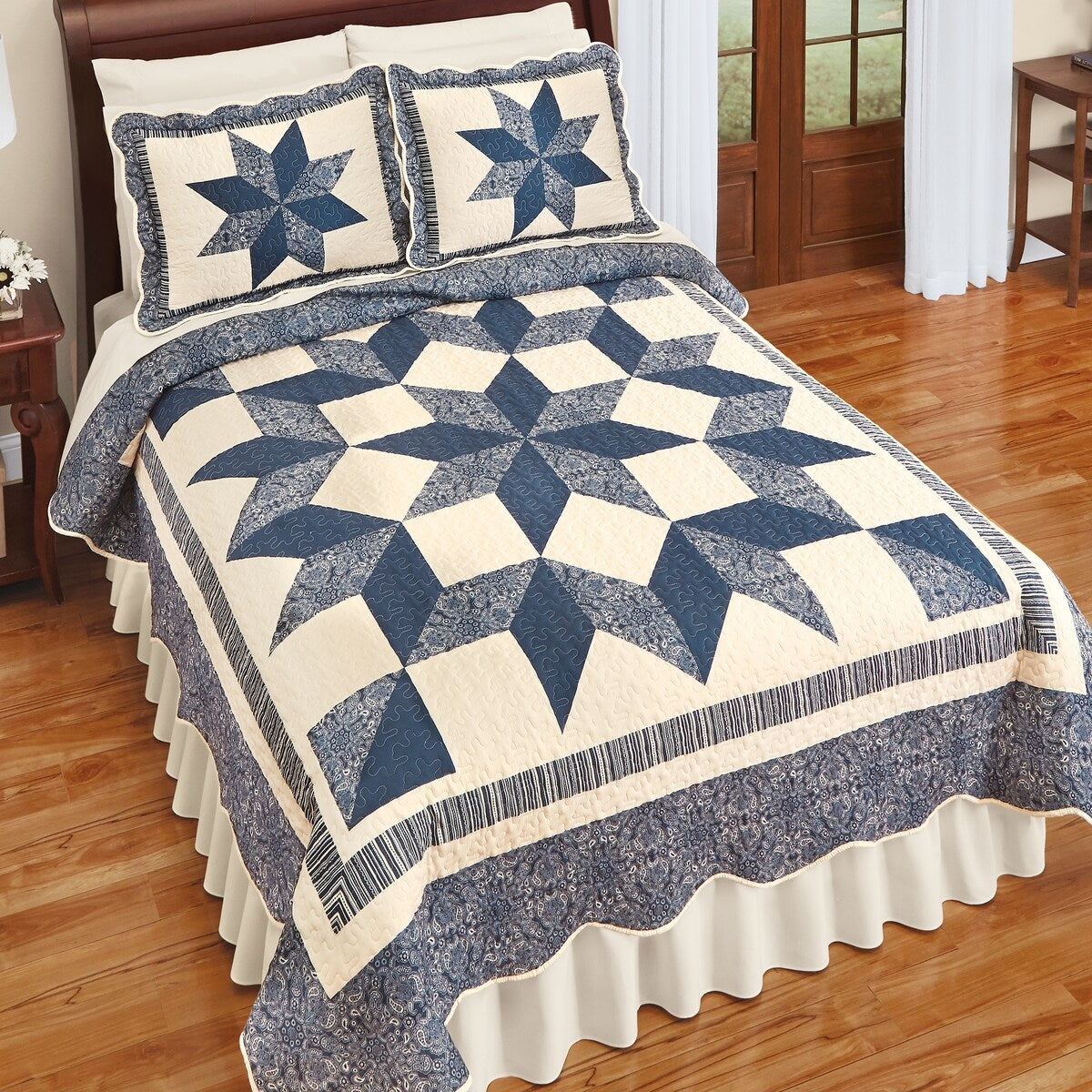 Reversible Sienna Star Scalloped Edge Quilt