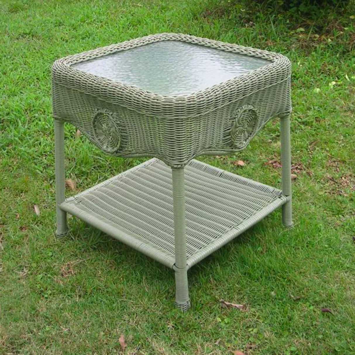 Riviera 18-inch Resin Wicker Side Table