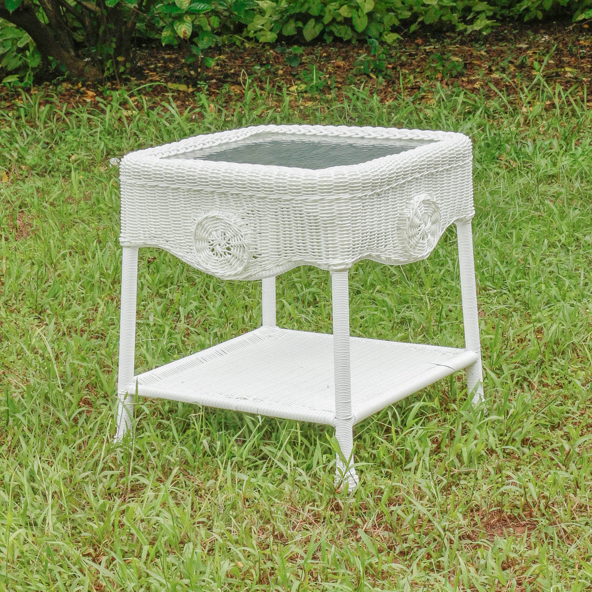 Riviera 18-inch Resin Wicker Side Table