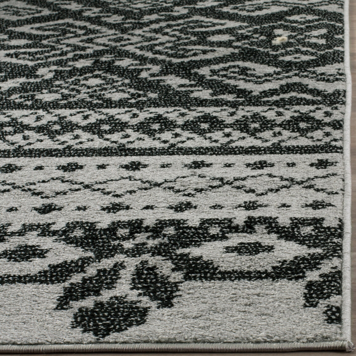SAFAVIEH Adirondack Barlina Rustic Boho Rug