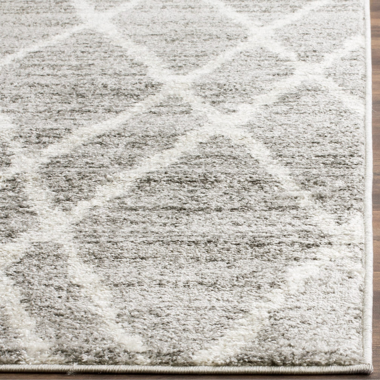 SAFAVIEH Adirondack Shukrie Trellis Rug