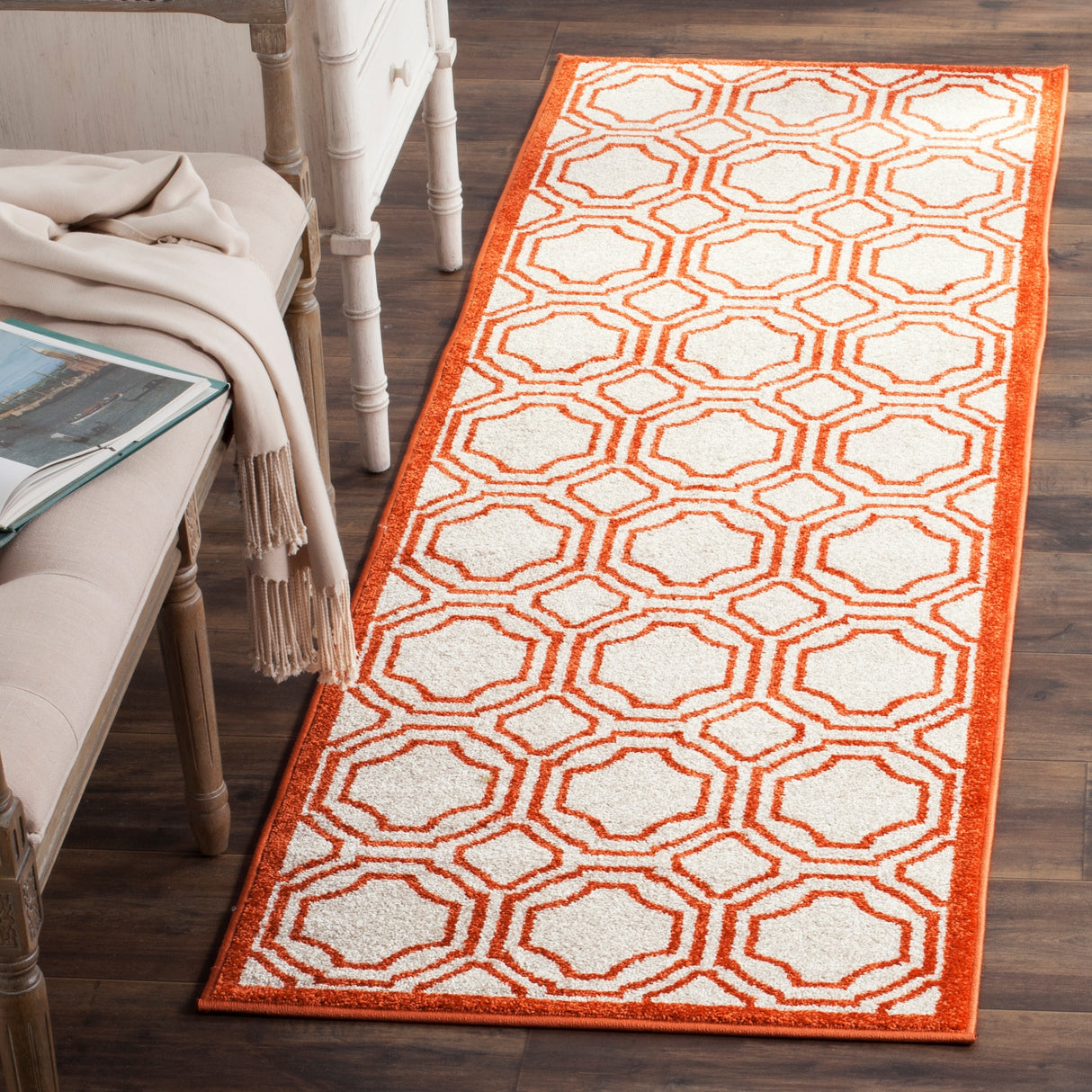 SAFAVIEH Amherst Aleksei Modern Rug