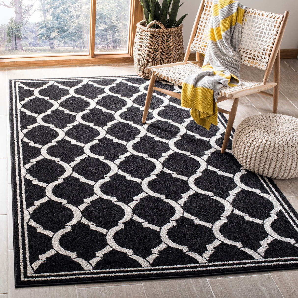 SAFAVIEH Amherst Huynh Modern Rug