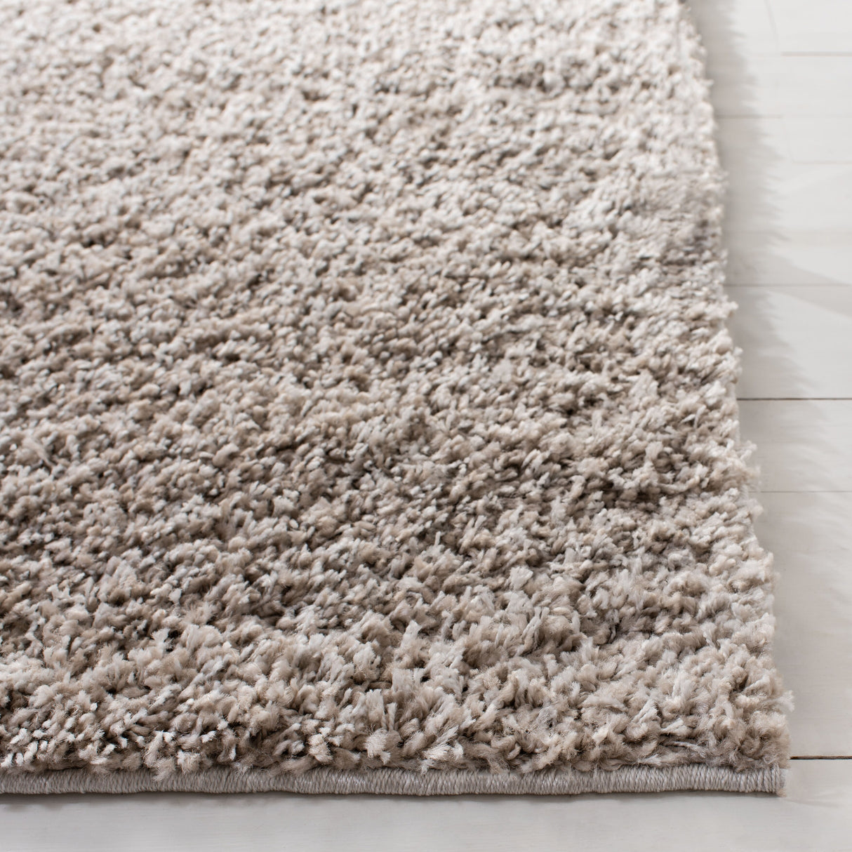 SAFAVIEH Arizona Shag Mechtilde 1.6-inch Thick Rug