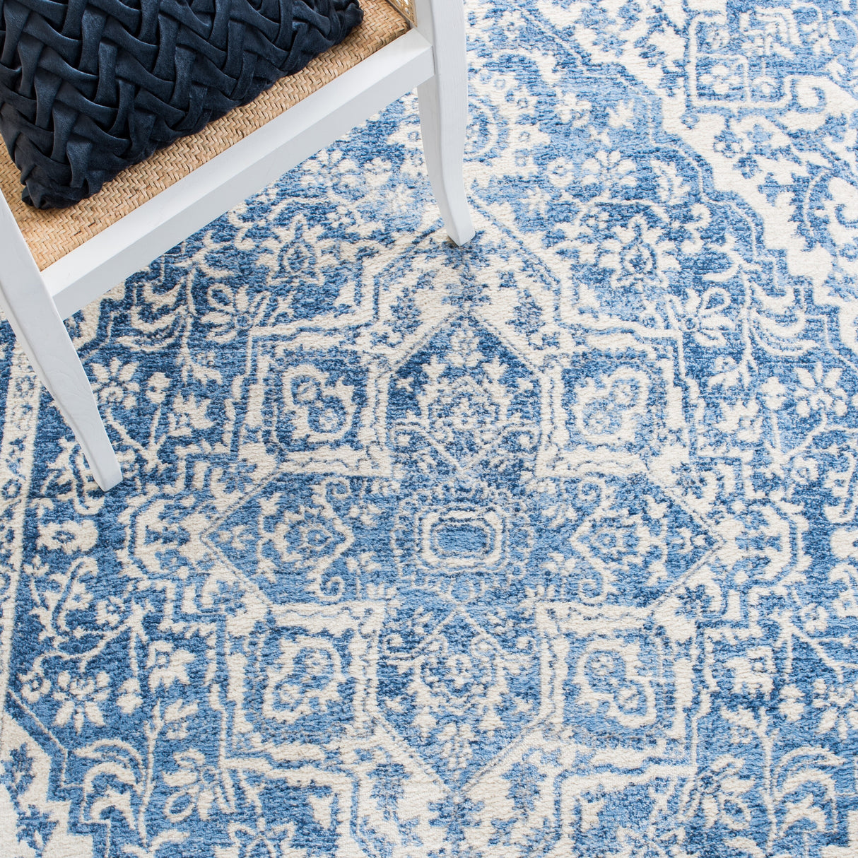 SAFAVIEH Brentwood Þordis Oriental Medallion Rug
