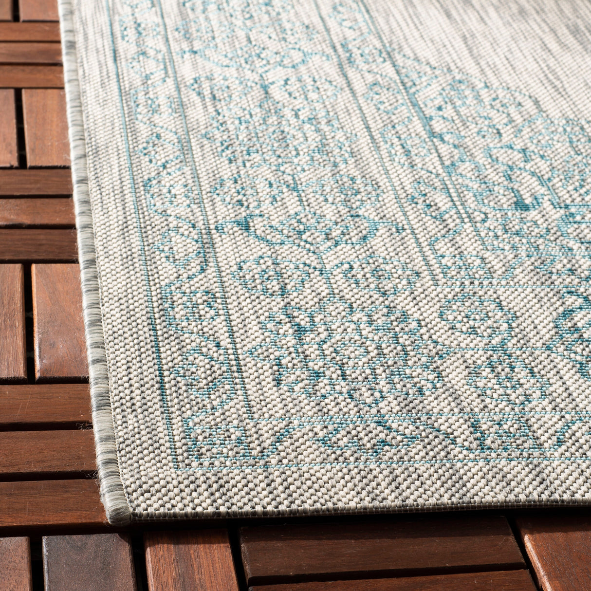 SAFAVIEH Courtyard Zikrija Indoor/ Outdoor Waterproof Patio Backyard Rug
